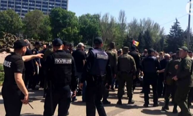 Полиция задержала вооруженного одессита в форме Второй мировой