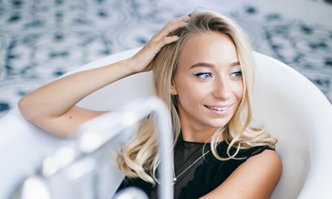 Віктор Павлік та Катерина Репяхова змалечку привчають сина до "царських" звичок: "Щоб Мишко поїв"