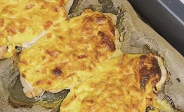 Куриное филе под "шапочкой" из творога и сыра: фото скрин рецепта