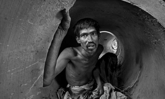 Люди поселяться в трубах