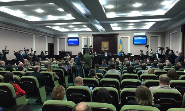 СМИ: Скандал в Киевской области - 7 депутатов «Слуги народа» сорвали заседание облсовета