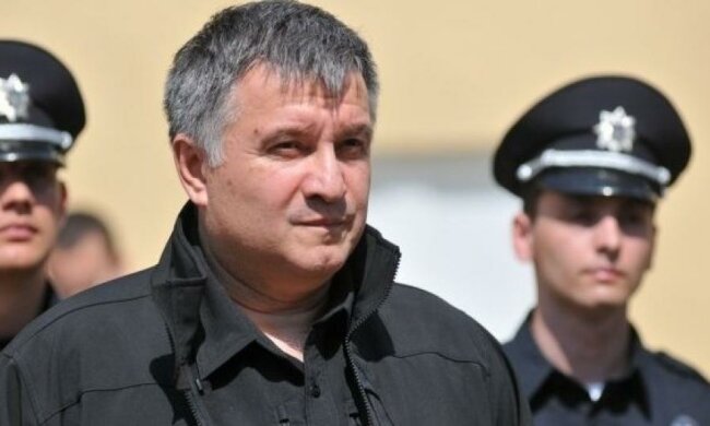 Аваков объяснил, почему копы не вмешиваются в "войны силовиков"