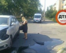 Дві дівчини стали причиною аварії в Києві