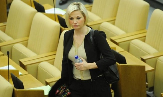 Єдинороси покарали дружину депутата-втікача Максакову