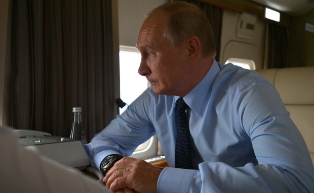 Отравление Скрипалей: Путин быстро заметает следы, пока Британия называет виновных