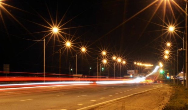 Аварийный участок трассы Киев-Чоп осветили современными фонарями