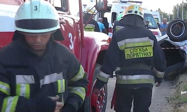 рятувальники / скріншот з відео