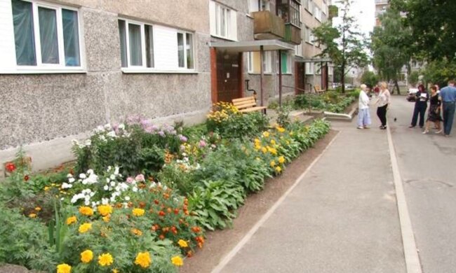 Няня не вгледіла: у Дніпрі з вікна випав 3-річний малюк, який страждає на аутизм