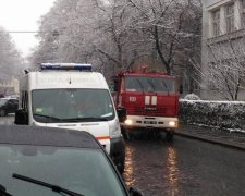 Эвакуировали десятки людей: ужгородскую многоэтажку охватил огонь