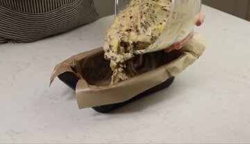 Фруктовый кекс с вишней и ананасом: фото скрин Ютуб