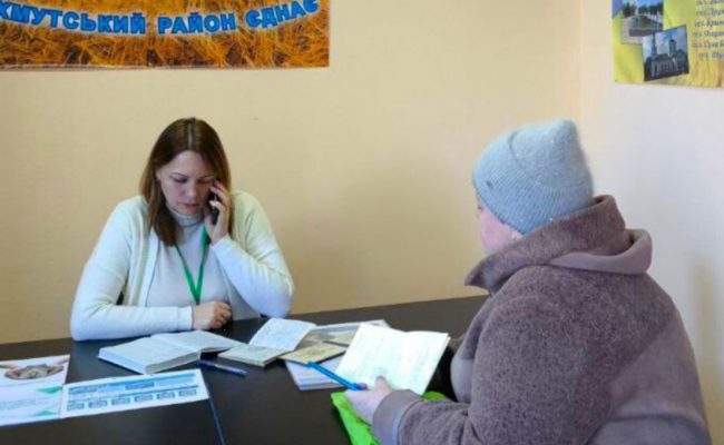 Оформлення пенсії, фото: Facebook//ПФУ