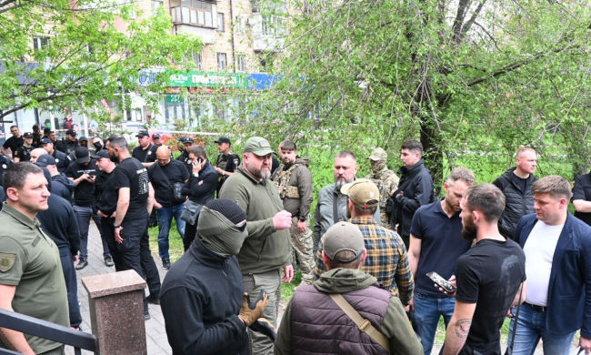 ТЦК у Запоріжжі допомогли "захопити" офіс рейдерам / фото: Нацполіція