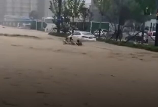 Повінь у Китаї, кадр з відео