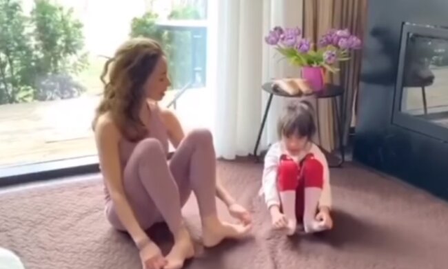 Екатерина Кухар с дочкой, фото Facebook