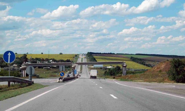 На всех украинских дорогах появится интернет 4G: когда водители смогут пользоваться технологией