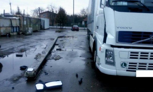 Пьяный поляк на фуре совершил аварию во Львове