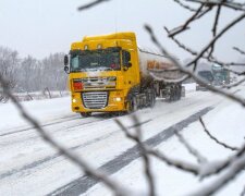 Під Харковом фура влаштувала дикий дрифт на льоду і показала днище, кадри екстриму