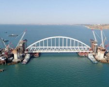 Він взагалі працює? Росія затвердила дивні правила для Кримського моста