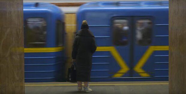 В метро Харькова "братки" с битами раздробили терминал, никто никуда не едет - кадры погрома