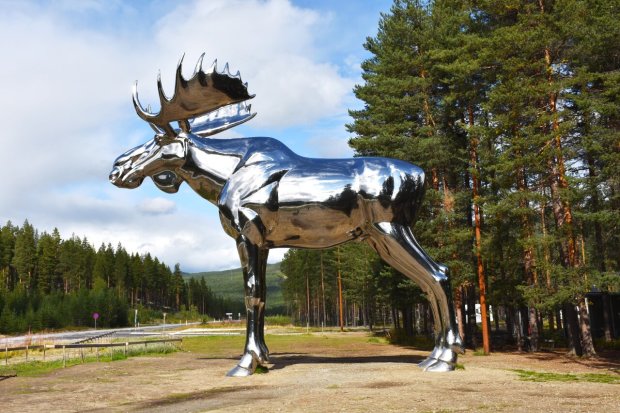 Статуя лося в Канаді була найвищою у світі, але норвежці її переплюнули. Канадці мовчали 4 роки, їх терпець увірвався