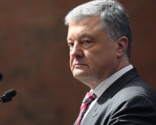 Нова кримінальна справа в "скарбничку" Порошенка: виїхав з України за підробними документами