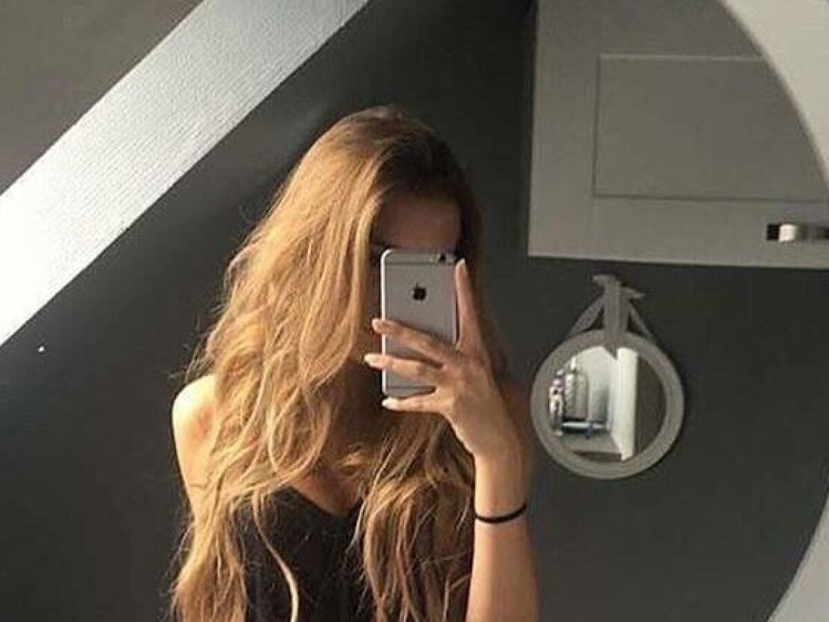 Девушки В Зеркале