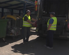 Вивіз сміття. Фото: скрін youtube