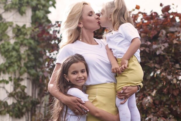 Лилия Ребрик с дочками, фото с Instagram