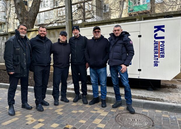 Волонтери ГО "Важливі дії" передали генератор поліцейським Одещини