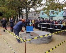На Луганщине открыли водопровод в лучших традициях "совка"