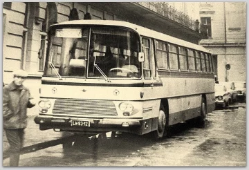 Возле гостиницы "Интурист", 1980 год