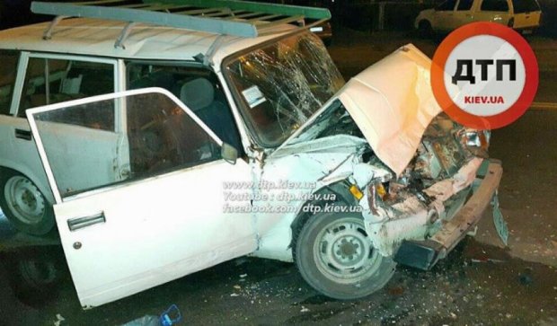 Аварія в столиці: "Жигулі" протаранили Porsche і Mercedes (фото)