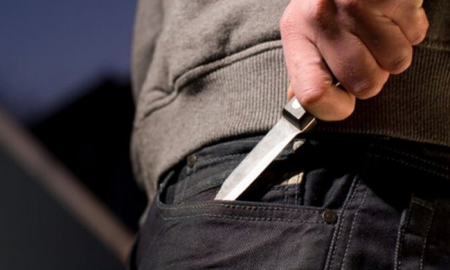 В Києві рецидивісти пограбували працівницю Генпрокуратури