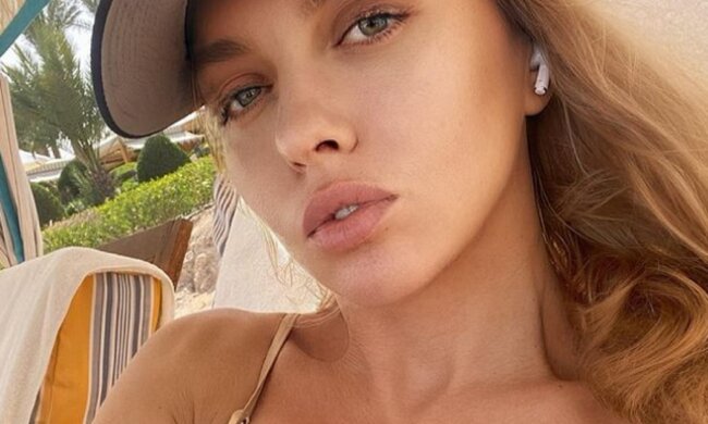 Оля Полякова у відвертому купальнику подражнила чоловіків: "Бейбікі мої"