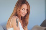 Певица МакSим на самом деле вдоль ночных дорог шла босиком, не жалея ног
