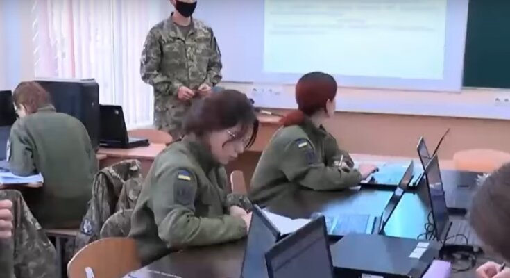 Жінки у ЗСУ, скріншот: Youtube