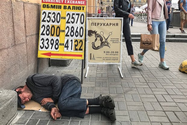 Курс долара на 8 серпня поверне українців у 2017