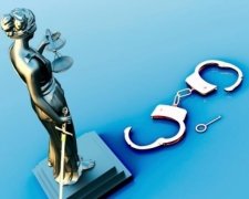 Житомирский полицейский изнасиловал школьницу