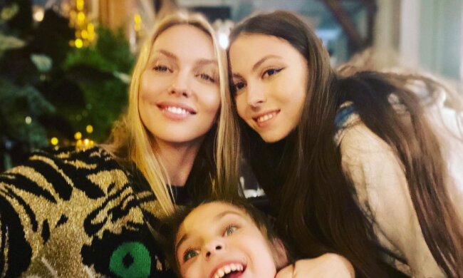 Оля Полякова з дітьми, фото: instagram.com/polyakovamusic
