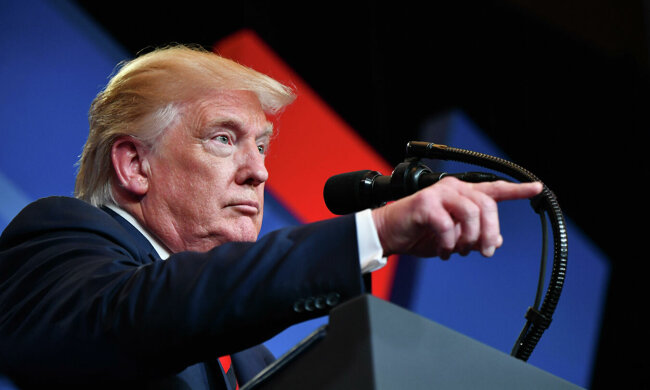 Трамп раскритиковал новые модели iPhone: руководителю Apple передали послание