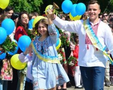 Останній дзвоник. Фото: УНІАН