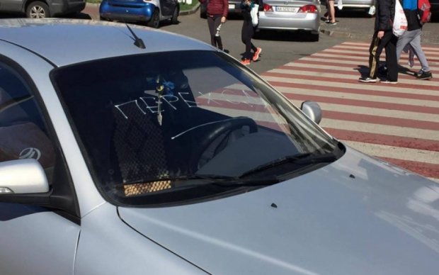 Киевляне изощренно наказали обнаглевшего "героя парковки"