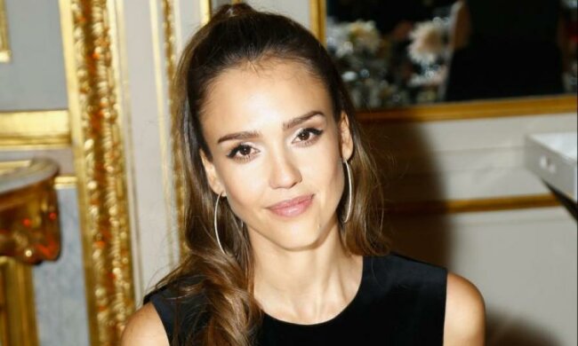 Вже скоро: Джессіка Альба продовжує радувати фанатів