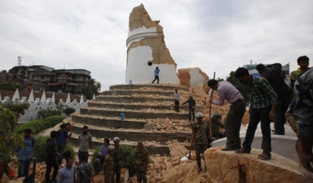 Количество погибших в Непале достигло 2 тысяч 