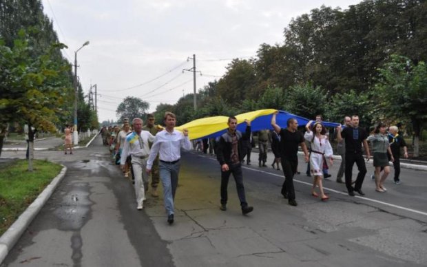 Ветер не подвел: украинский флаг заставил Донецк дрожать