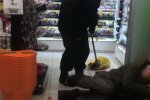 Охоронці в магазині побили безхатька, який зайшов погрітися: "Тягнули по підлозі і били палицею"