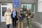 Поляк ганяє авто нашим бійцям. Фото з соцмережі X