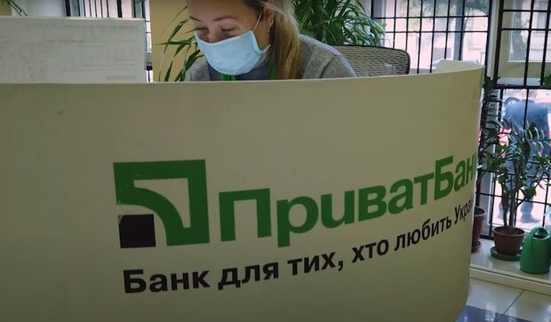 Приватбанк блокує перекази українців: "Оплати офіційні, без махінацій"