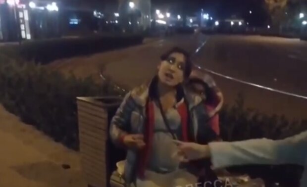 Вагітна жінка розпивала алкоголь, кадр з відео