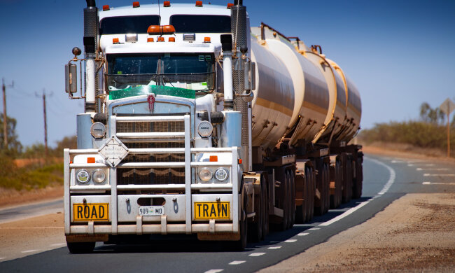 бензин, топливо, дизтопливо, фура, грузовик // фото Getty Images